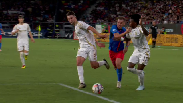 Fază controversată în FCSB - Sparta Praga! Campioana României a cerut un penalty_4