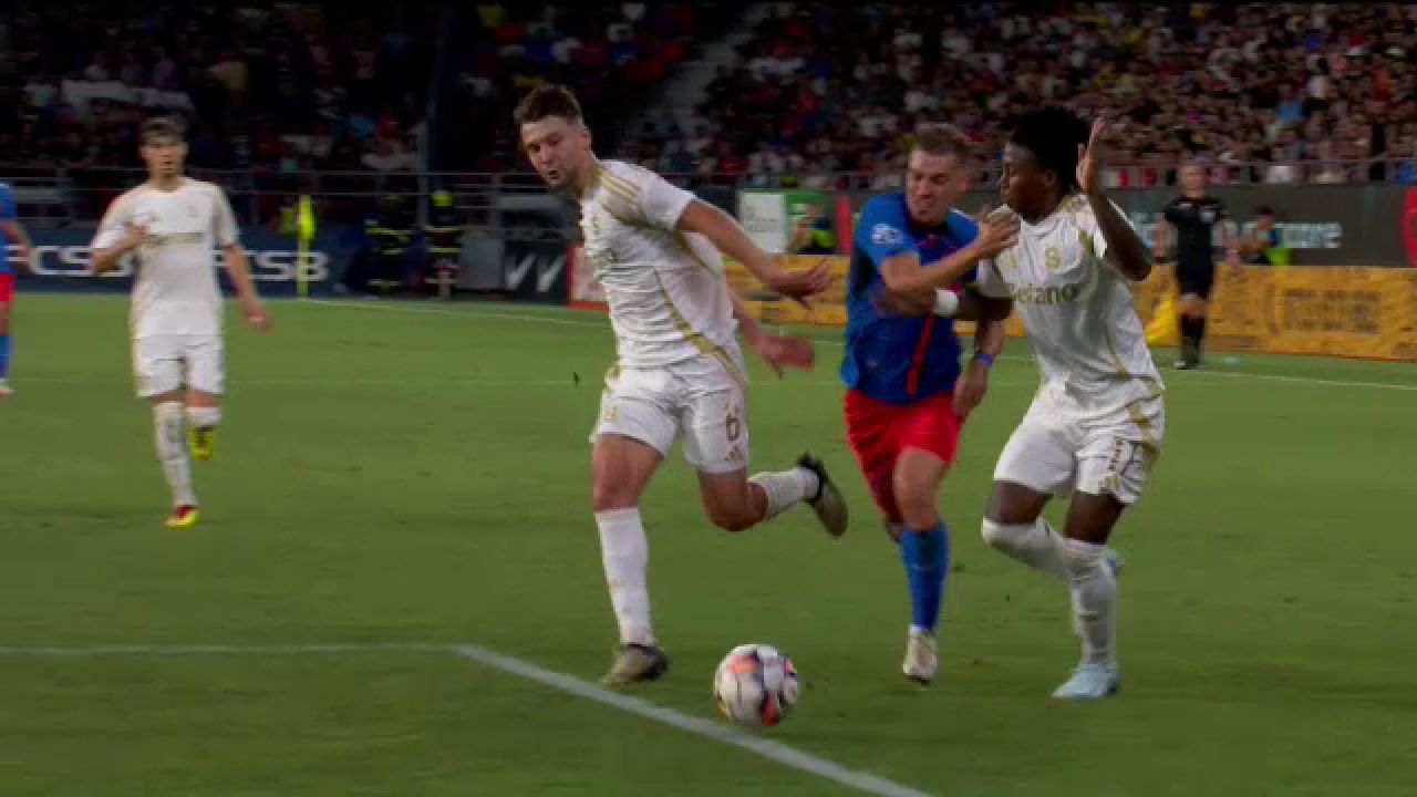 Fază controversată în FCSB - Sparta Praga! Campioana României a cerut un penalty_4