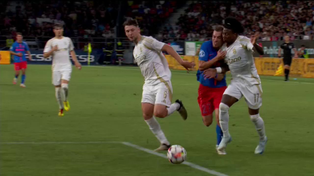 Fază controversată în FCSB - Sparta Praga! Campioana României a cerut un penalty_5