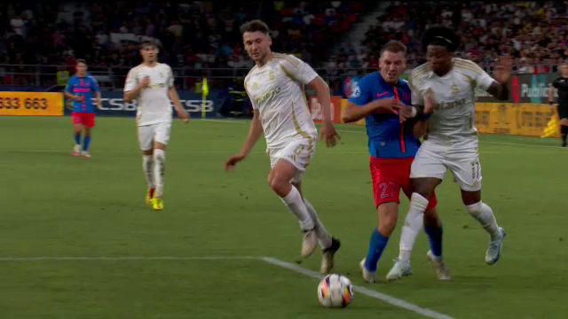 Fază controversată în FCSB - Sparta Praga! Campioana României a cerut un penalty_6
