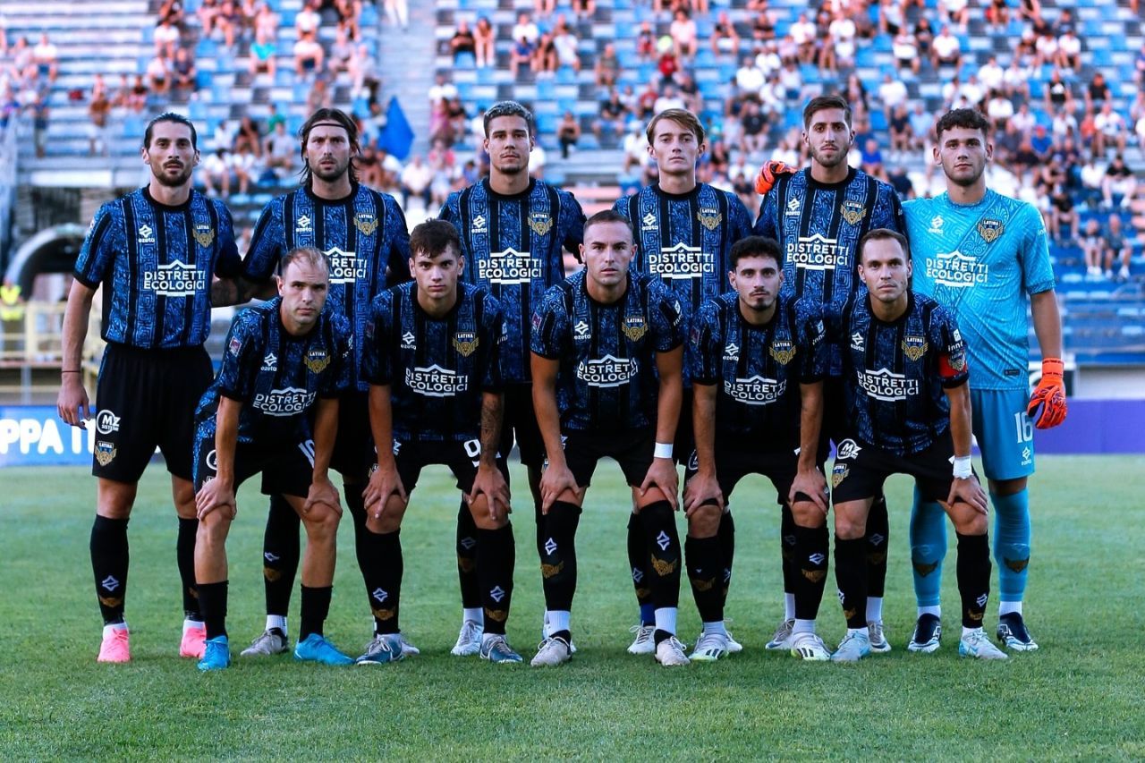 Cel mai frumos tricou de fotbal din lume e al unei echipe din liga a treia italiană!_1