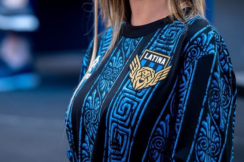 Cel mai frumos tricou de fotbal din lume e al unei echipe din liga a treia italiană!_5