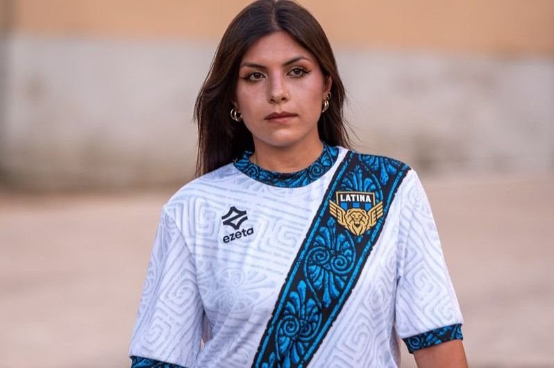 Cel mai frumos tricou de fotbal din lume e al unei echipe din liga a treia italiană!_6