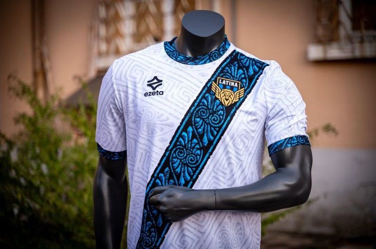 Cel mai frumos tricou de fotbal din lume e al unei echipe din liga a treia italiană!_7