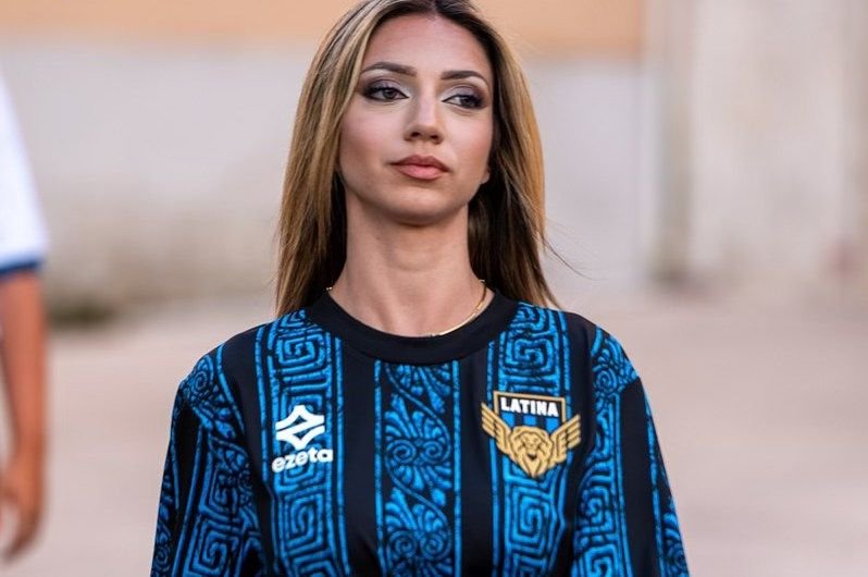 Cel mai frumos tricou de fotbal din lume e al unei echipe din liga a treia italiană!_10