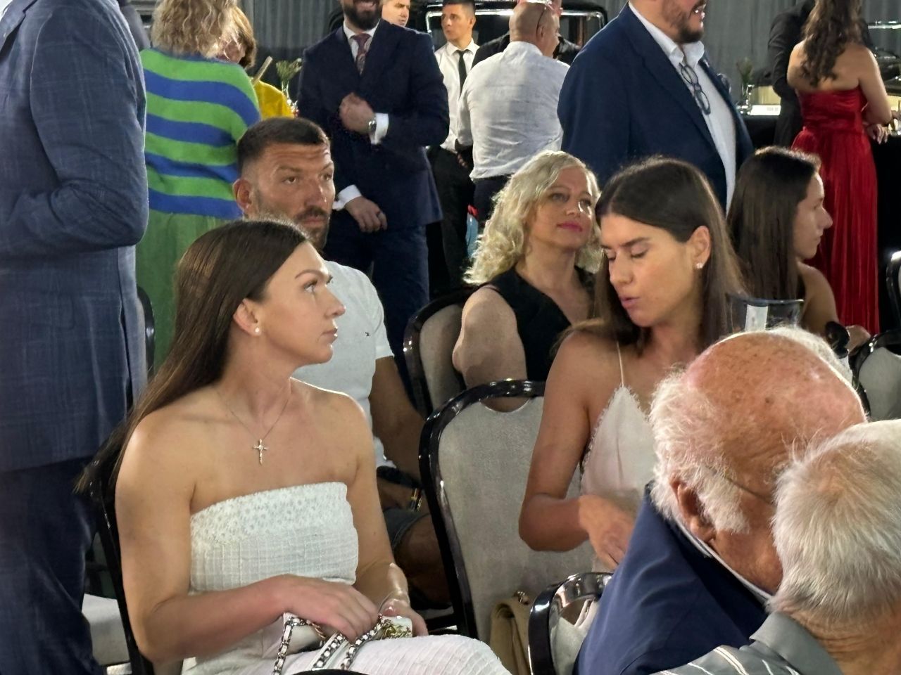 Imagini rarisime! Simona Halep și Sorana Cîrstea au stat împreună la Țiriac Collection_4