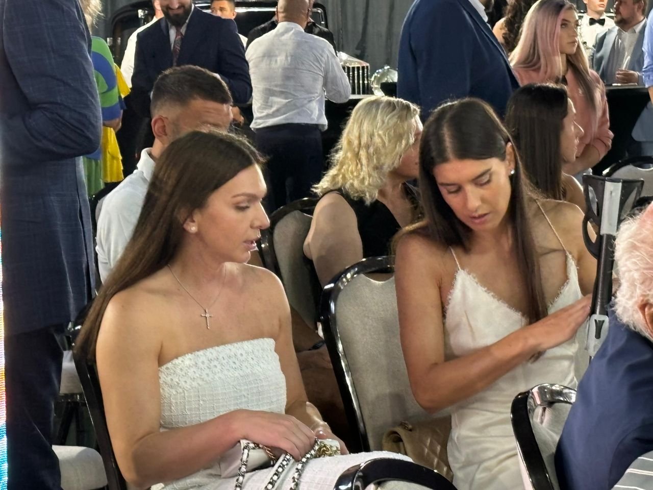 Imagini rarisime! Simona Halep și Sorana Cîrstea au stat împreună la Țiriac Collection_6