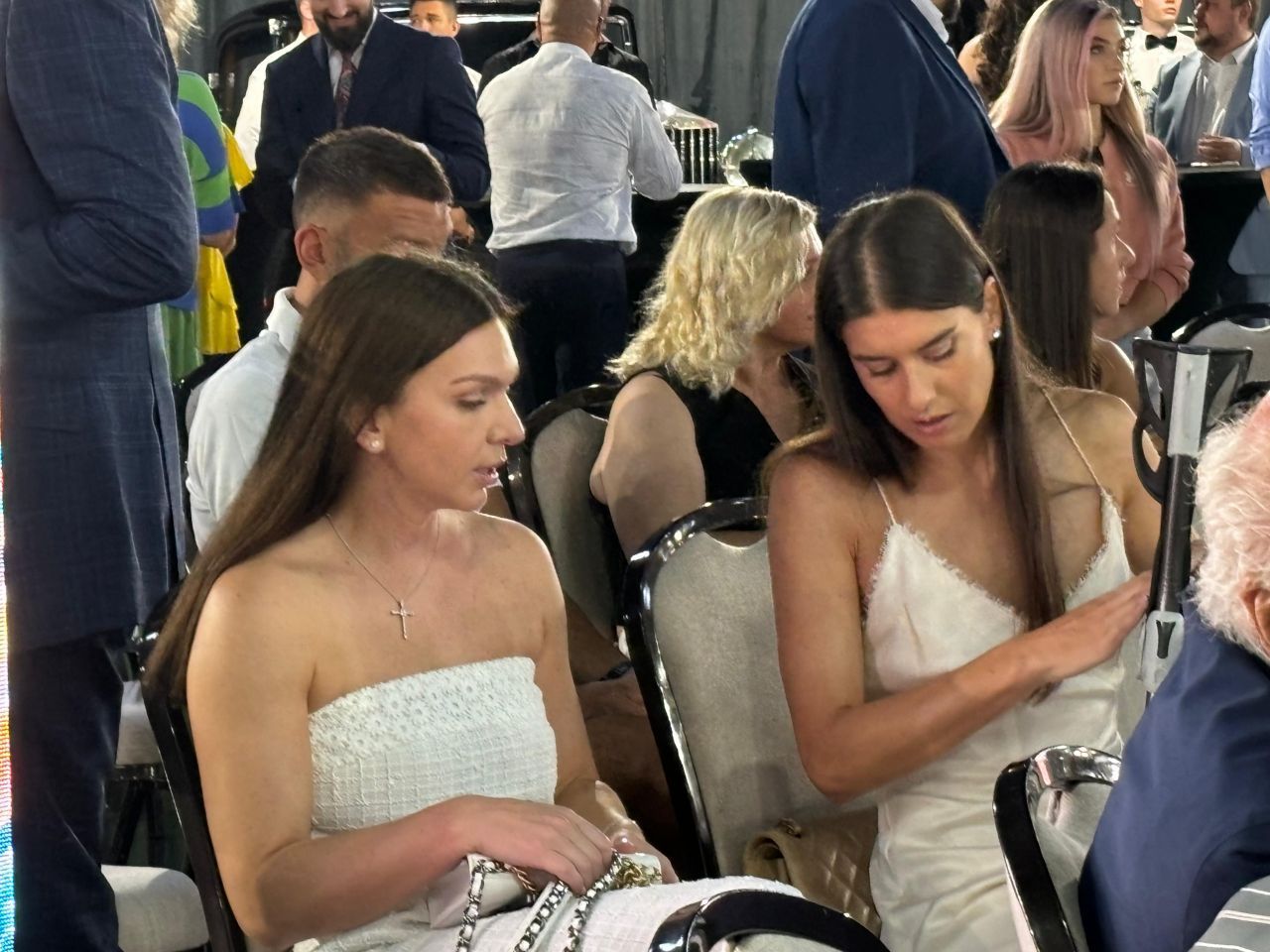 Imagini rarisime! Simona Halep și Sorana Cîrstea au stat împreună la Țiriac Collection_6