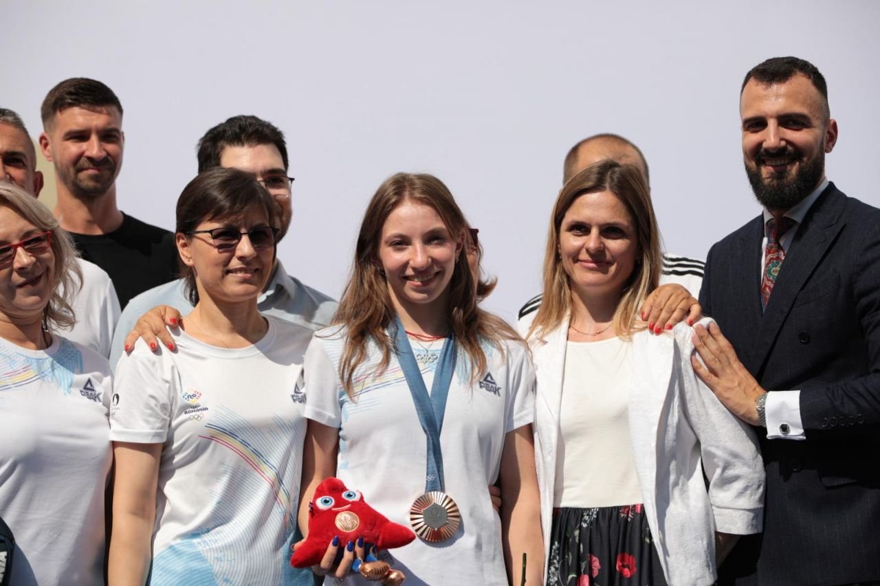 Ana Bărbosu a primit un automobil de lux de la Țiriac, dar deocamdată nu-l va conduce. Cum a reacționat gimnasta _4