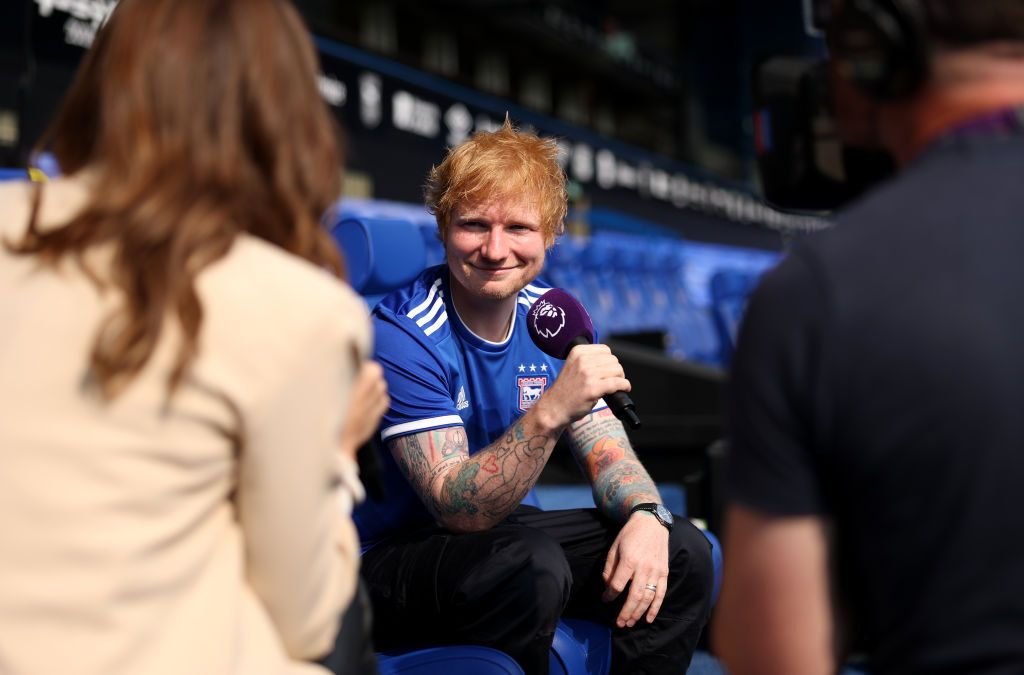 Motivul pentru care Ed Sheeran a plecat la pauză la debutul echipei sale în Premier League_3