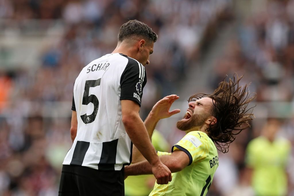 Cartonașul roșu din Premier League a stârnit o controversă în Anglia: 