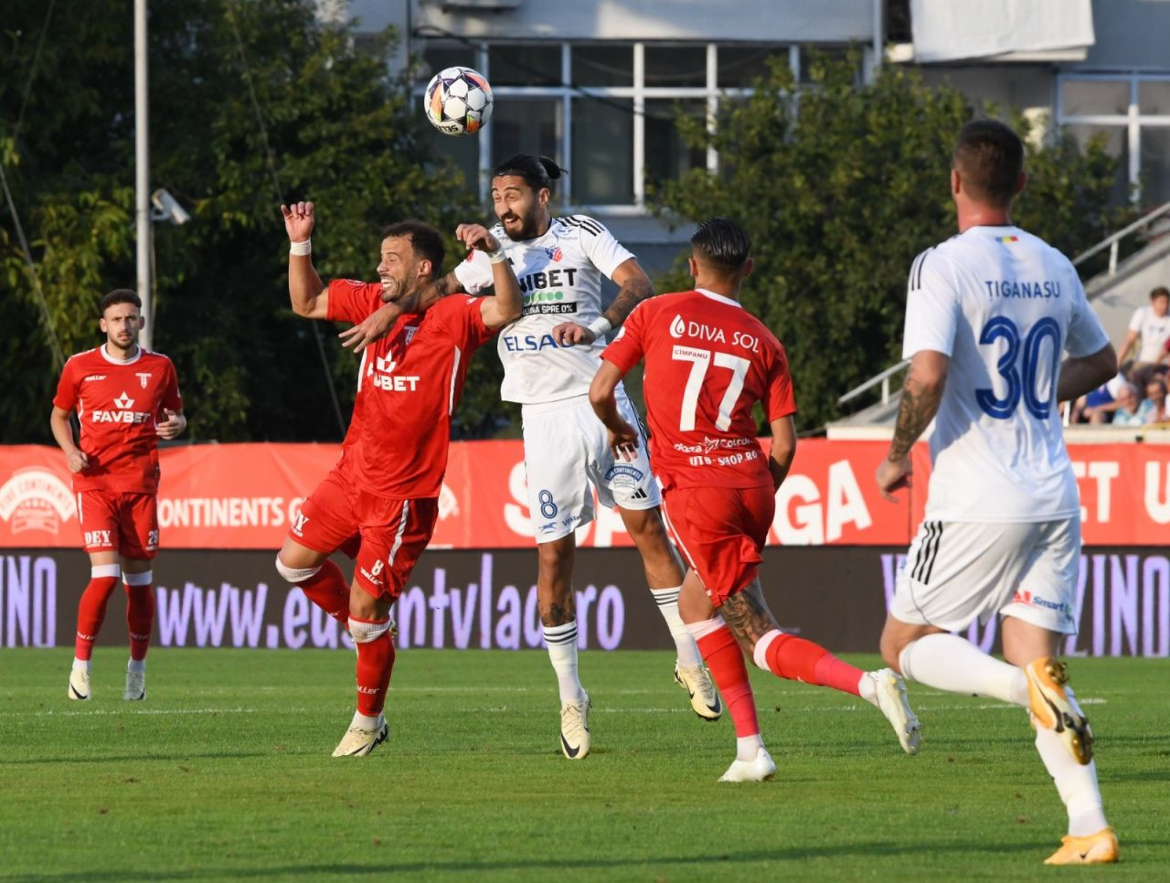 FC Botoșani - UTA Arad 1-0. Sadiku, eroul moldovenilor &icirc;ntr-un meci cu o mulțime de ocazii