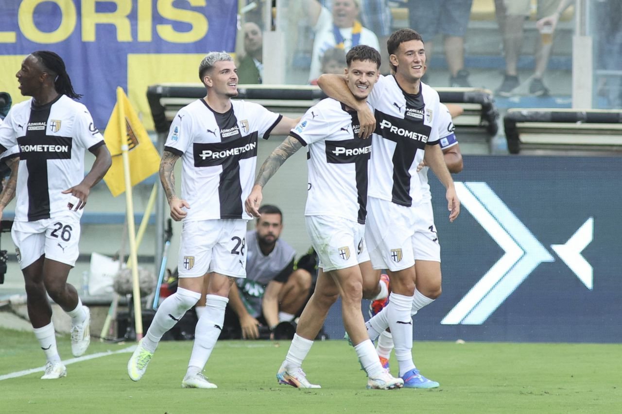 Ce a spus antrenorul Parmei despre Dennis Man și Valentin Mihăilă după remiza cu Fiorentina