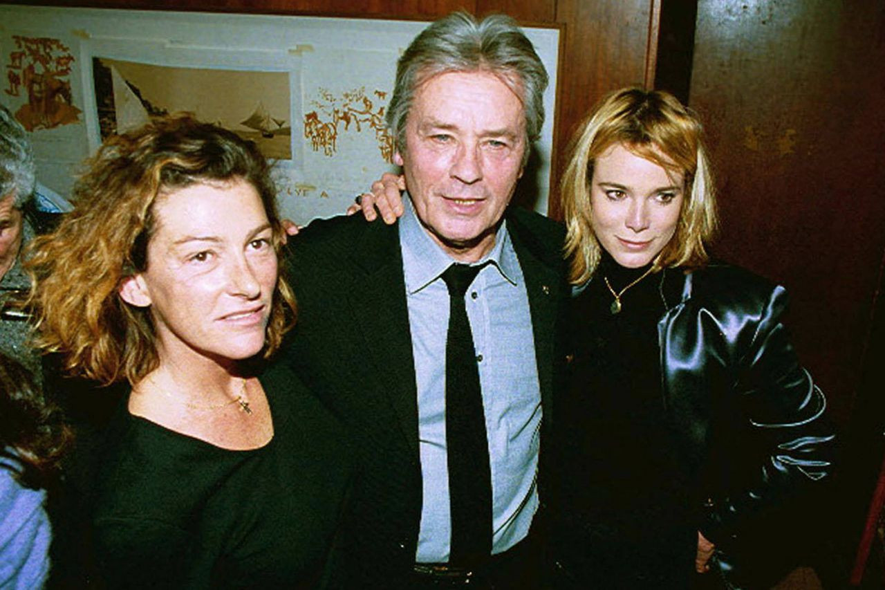 Alain Delon a murit. Episodul din Japonia, când și-a susținut idolul din Formula 1, aflat în duel cu Ayrton Senna. 