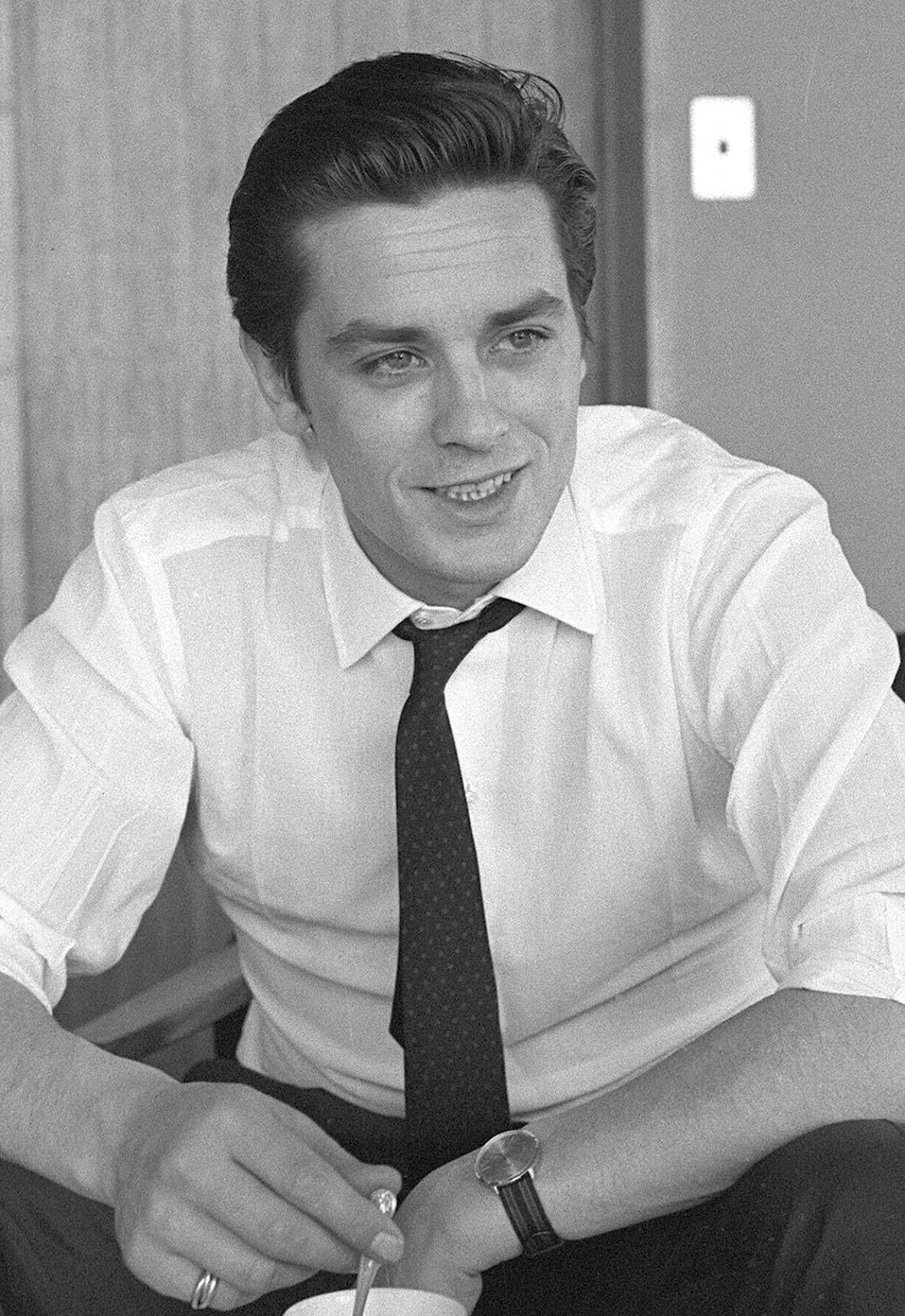 Alain Delon a murit. Episodul din Japonia, când și-a susținut idolul din Formula 1, aflat în duel cu Ayrton Senna.