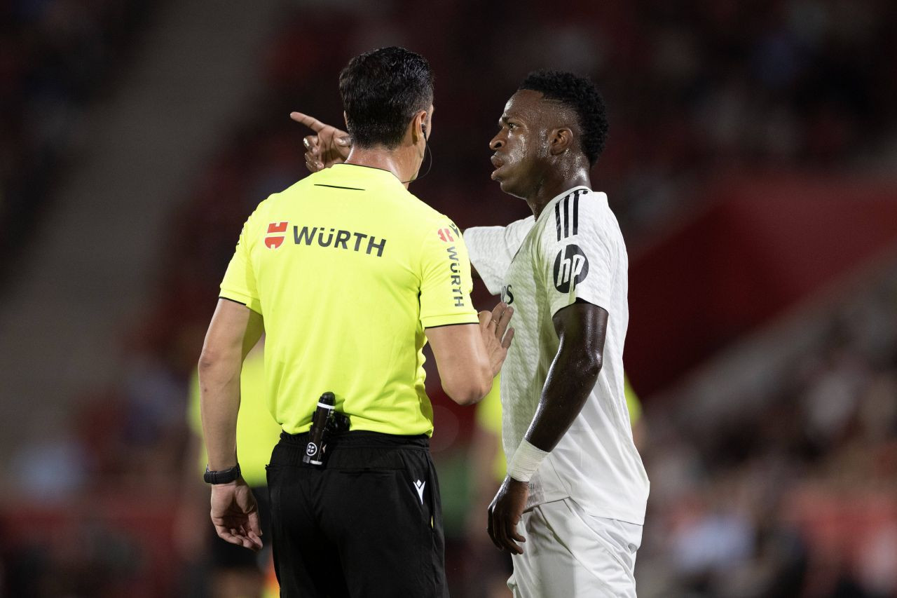 Probleme pentru Vinicius &amp;icirc;ncă din prima etapă! Brazilianul de la Real Madrid a fost huiduit și s-a certat cu arbitrul