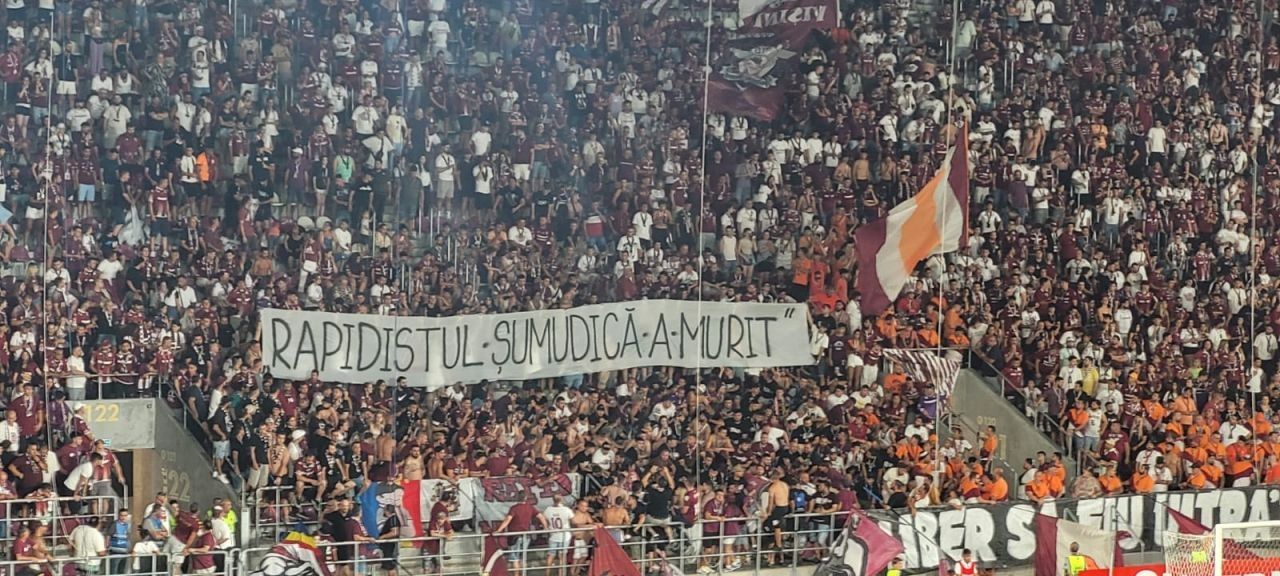 Cine a afișat bannerele în care Marius Șumudică a fost atacat în timpul derby-ului Rapid - Dinamo: ”Face mai mult rău decât bine!”_4