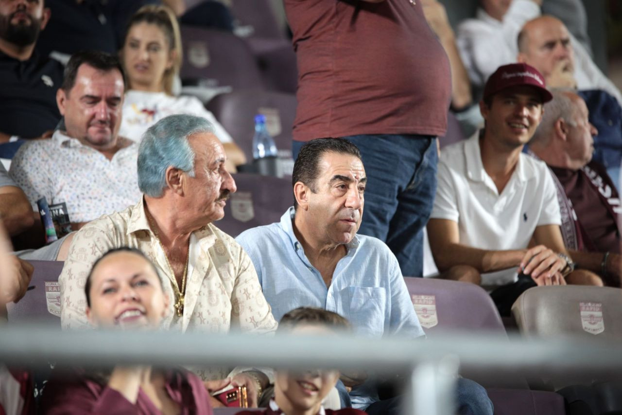 Fostul patron al Rapidului, apariție excentrică la derby-ul cu Dinamo! S-a vopsit albastru_3