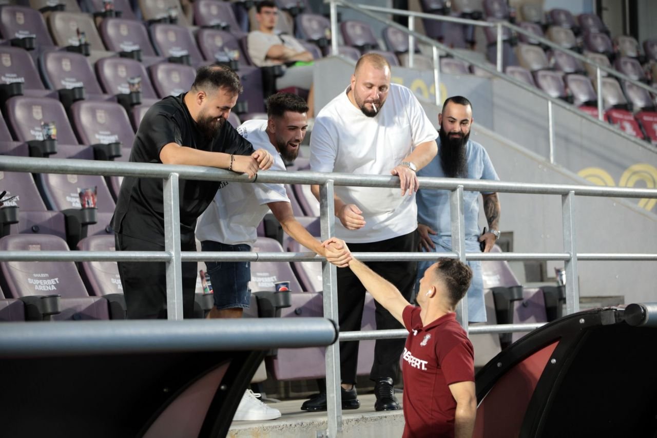 Remiza dintre Rapid și Dinamo, în imagini. Spectacol roș-alb-vișiniu, pe gazon și în tribune_8