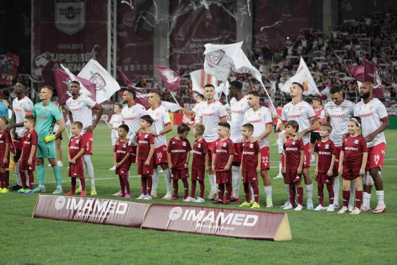 Remiza dintre Rapid și Dinamo, în imagini. Spectacol roș-alb-vișiniu, pe gazon și în tribune_34