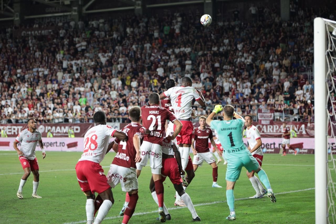 Remiza dintre Rapid și Dinamo, în imagini. Spectacol roș-alb-vișiniu, pe gazon și în tribune_46