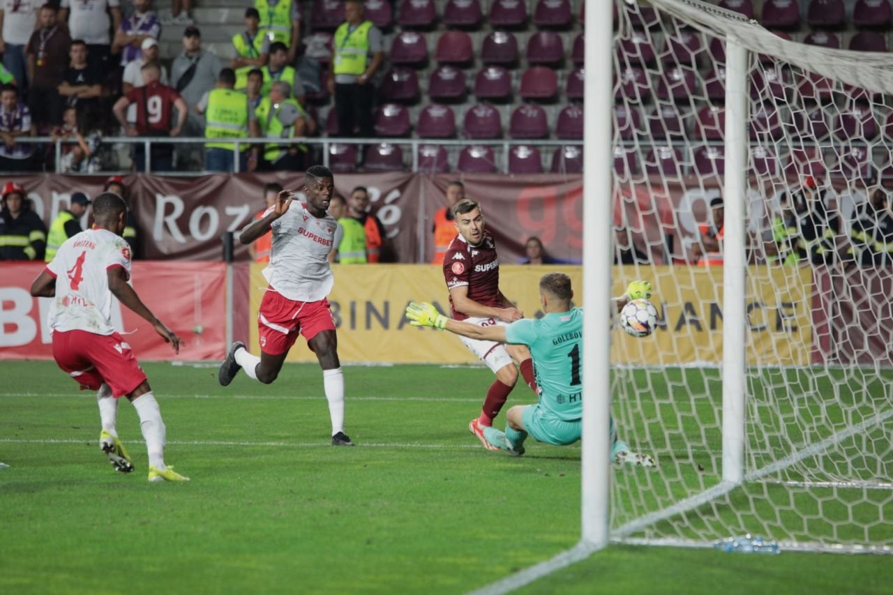 Remiza dintre Rapid și Dinamo, în imagini. Spectacol roș-alb-vișiniu, pe gazon și în tribune_53
