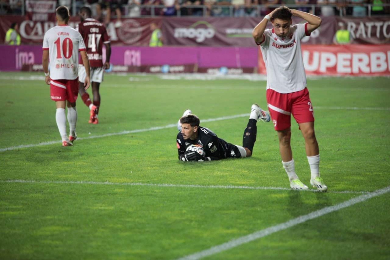 Mihai Stoica &icirc;l taxează dur pe Benjamin Siegrist după derby-ul Rapid - Dinamo: Putea să nu mai spună nimic!