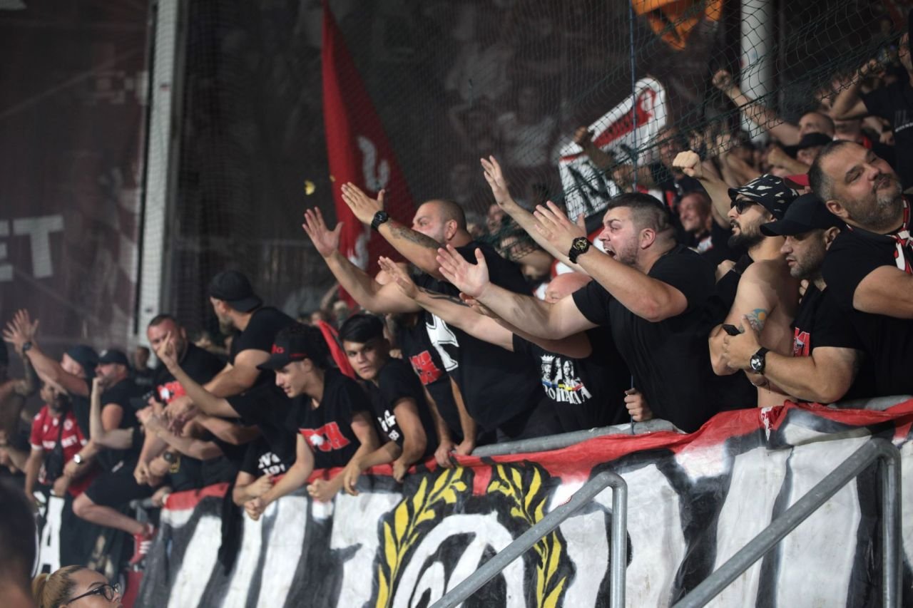 Fericiți de remiza din Giulești, câțiva fani dinamoviști au vrut să 
