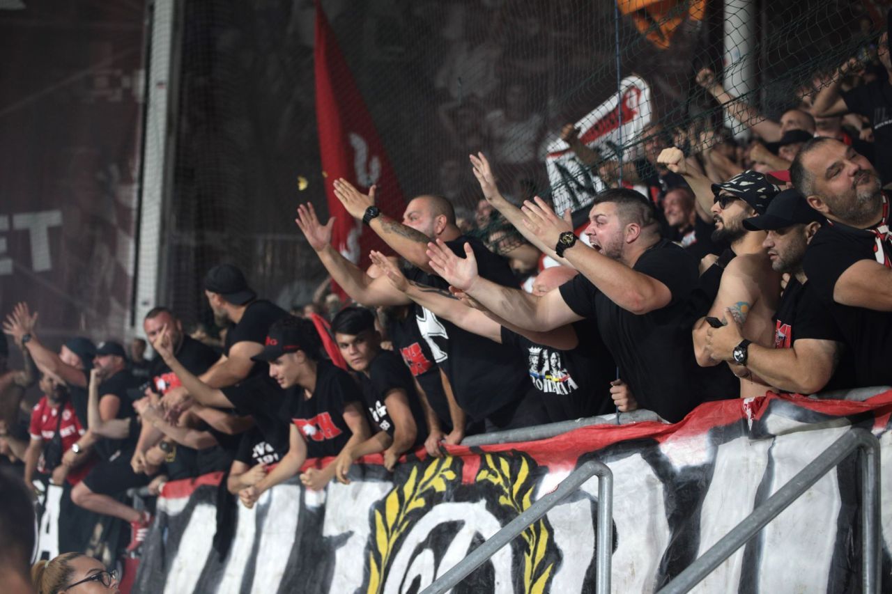 Fericiți de remiza din Giulești, câțiva fani dinamoviști au vrut să