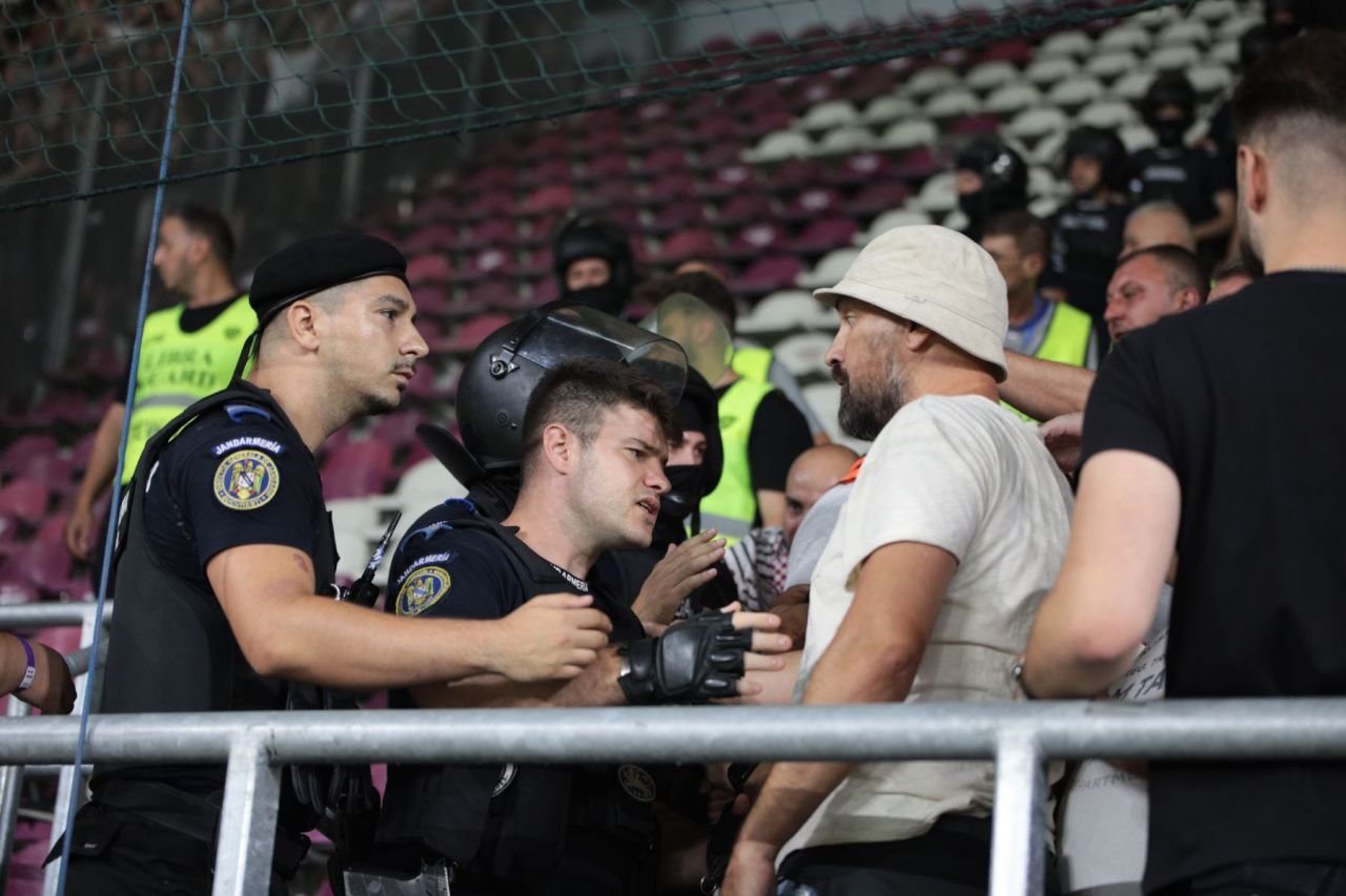 Fericiți de remiza din Giulești, câțiva fani dinamoviști au vrut să 