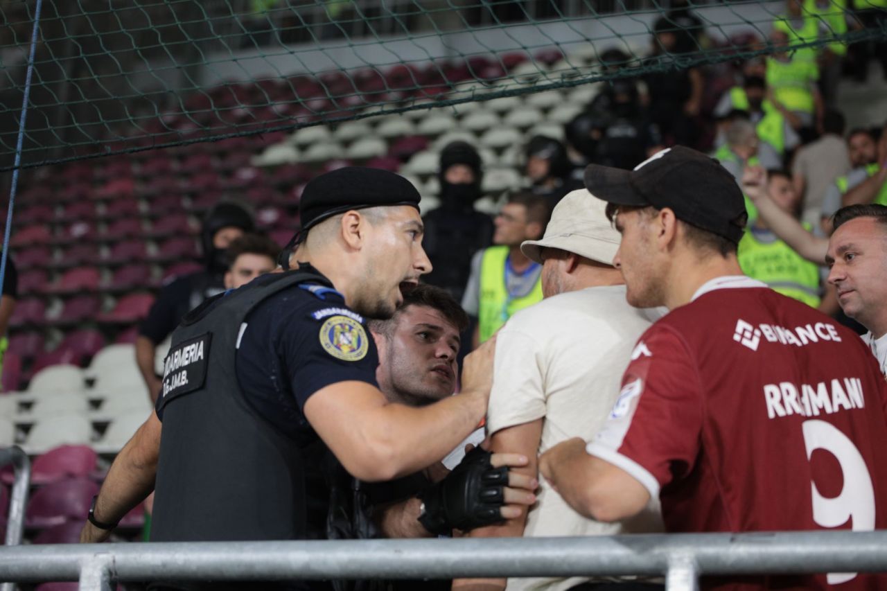 Fericiți de remiza din Giulești, câțiva fani dinamoviști au vrut să