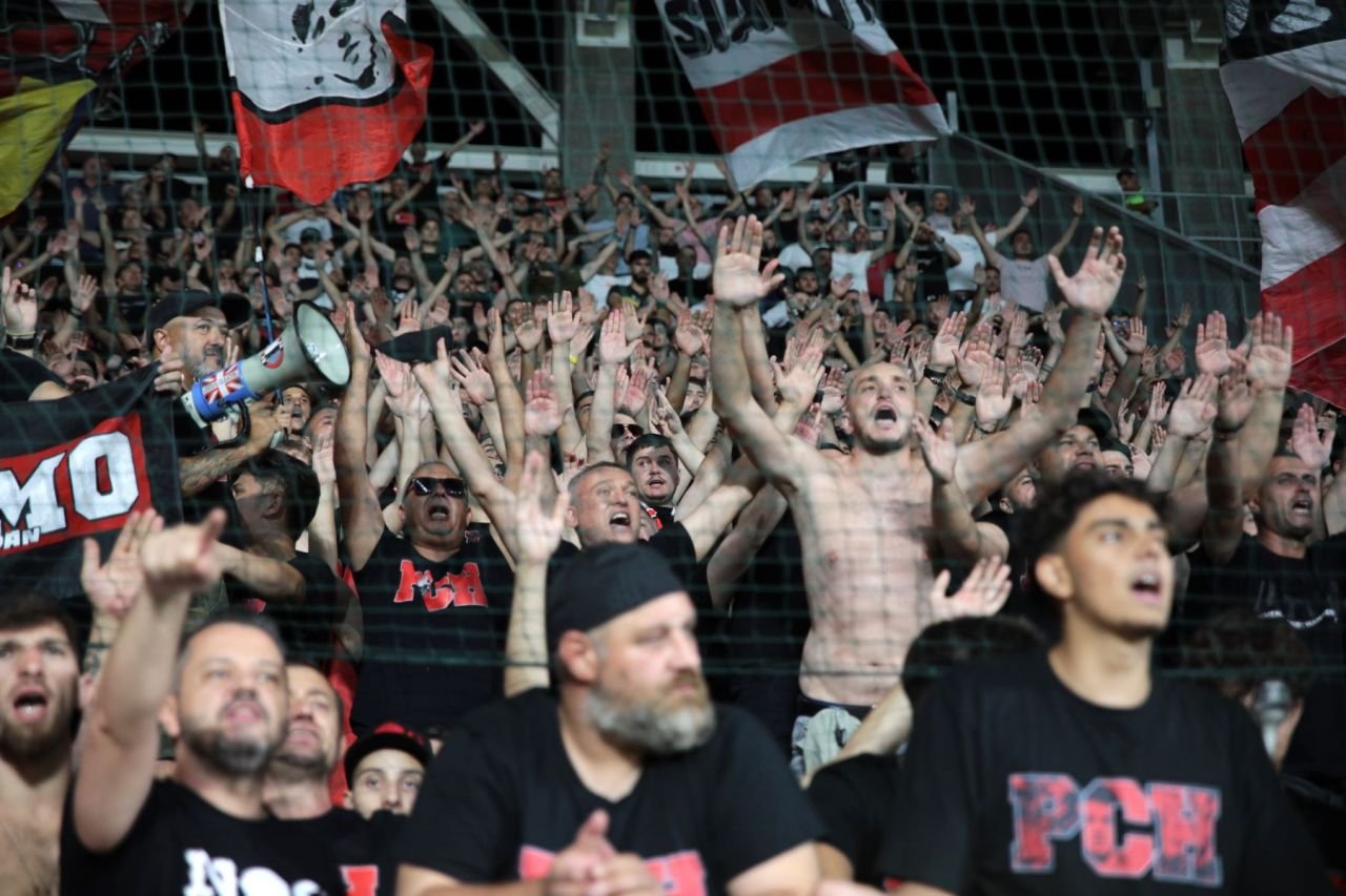 Fericiți de remiza din Giulești, câțiva fani dinamoviști au vrut să 