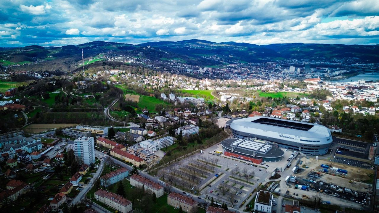 Gata &amp;icirc;n doi ani! Bijuteria de 65 milioane de euro pe care FCSB va juca la Linz &amp;icirc;n play-off-ul Europa League (joi, de la 20:00, &amp;icirc;n direct pe VOYO)