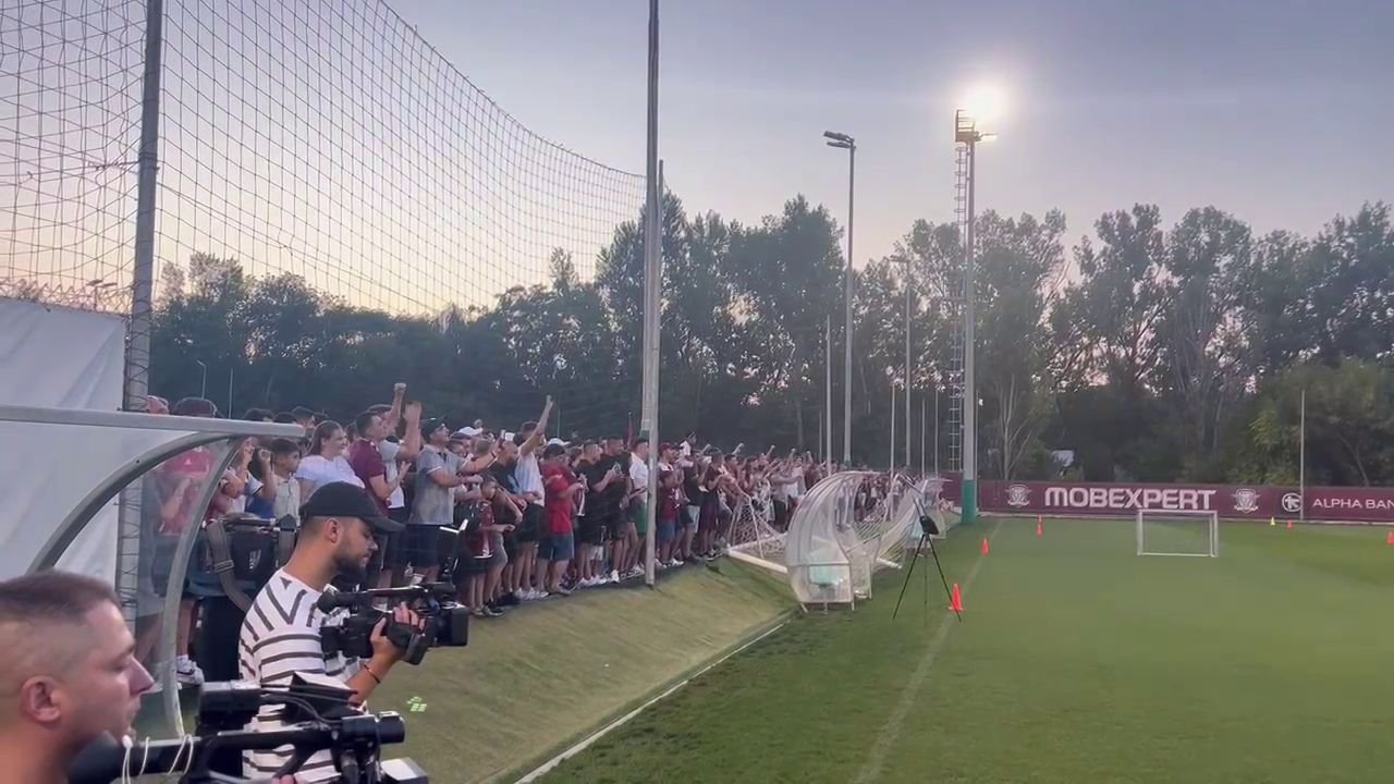 Val uriaș de entuziasm în Giulești după venirea lui Șumudică. Baza de pregătire, luată cu asalt de fani_7