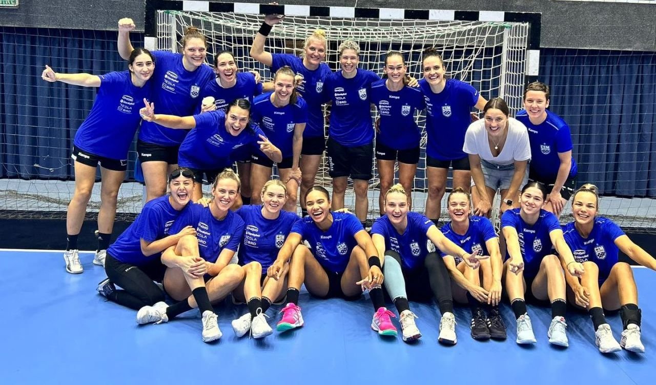 Rapid - Gloria Bistrița 28-36. Echipa lui Pera s-a calificat în finala Supercupei României la handbal feminin. Meciul a fost LIVE pe Pro Arena și VOYO_3
