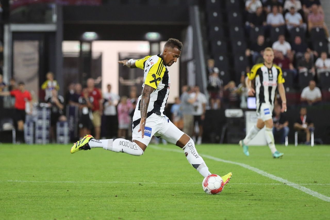 Ce salarii plătește LASK Linz. Jerome Boateng primește de două ori mai mult decât media lotului_15