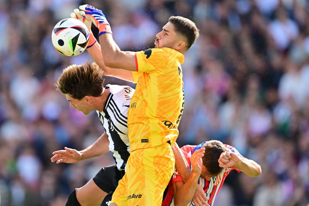 Transferul lui Horațiu Moldovan, dat ca sigur! Oferta primită de Atletico Madrid și salariul pregătit pentru portarul rom&acirc;n