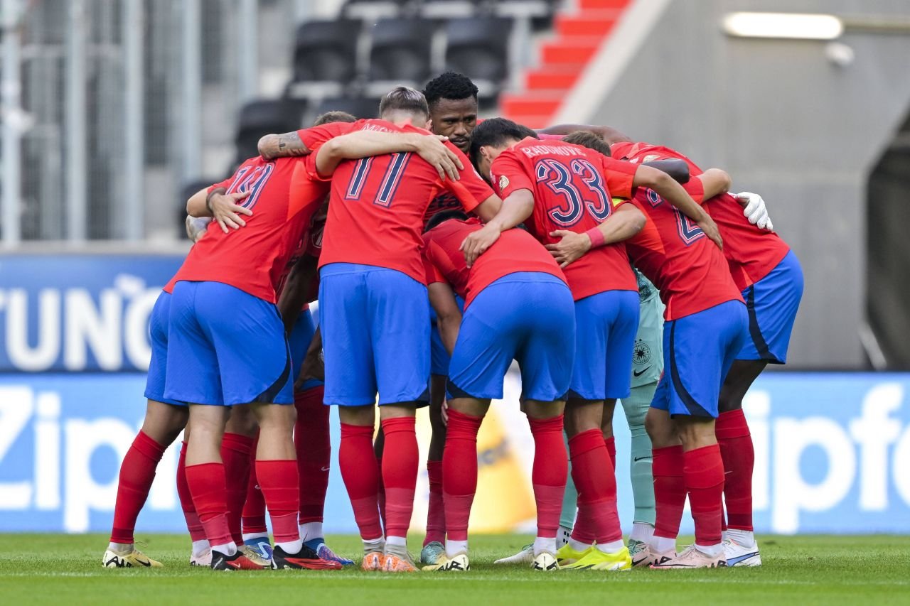 Cele două modificări dictate de Gigi Becali la pauza meciului LASK Linz - FCSB