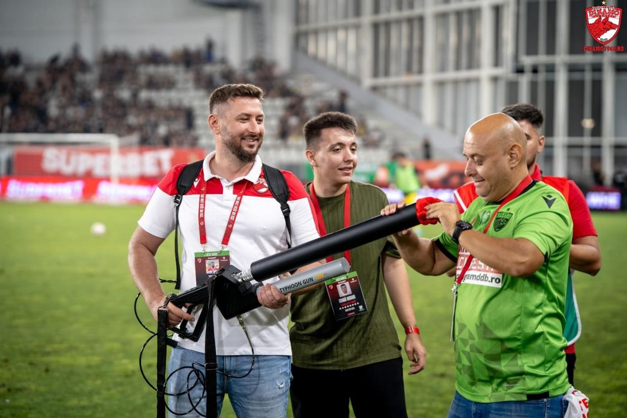 Dinamo anunță: tricouri ”bombă” pe Arcul de Triumf la derby-ul cu Universitatea Craiova!_2