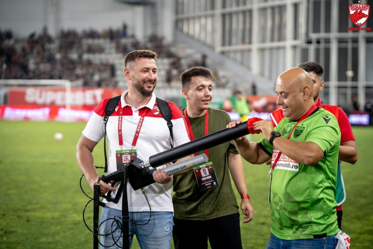 Dinamo anunță: tricouri ”bombă” pe Arcul de Triumf la derby-ul cu Universitatea Craiova!_2