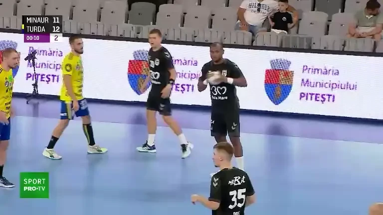 Minaur Baia Mare - Potaissa Turda în semifinala Supercupei (începutul reprizei secunde)