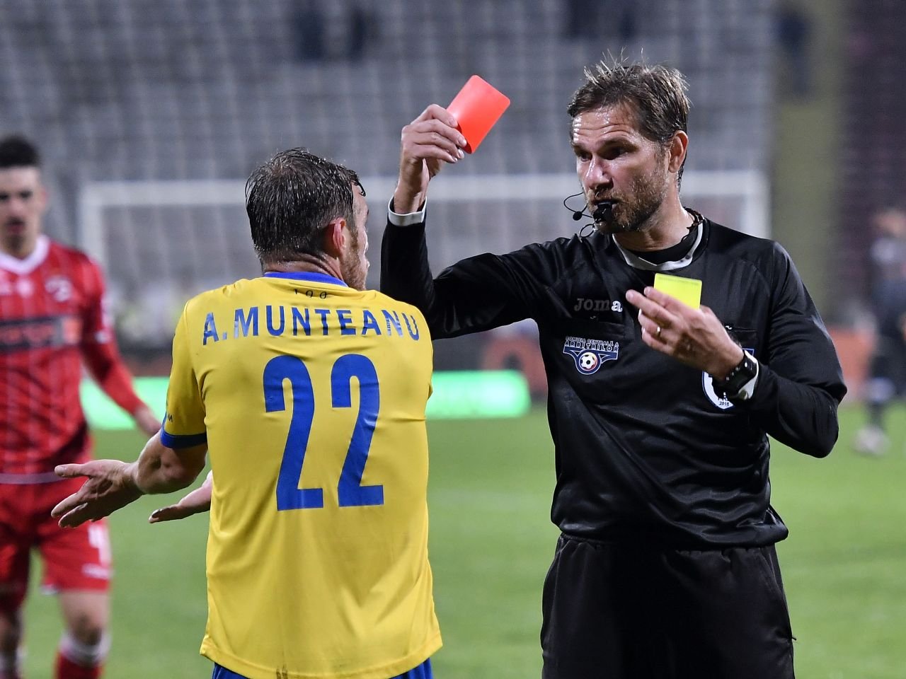 Imaginile momentului! Alexandru Tudor a revenit la centru și l-a ”copiat” pe Gigi Becali! Cum arată acum arbitrul_7
