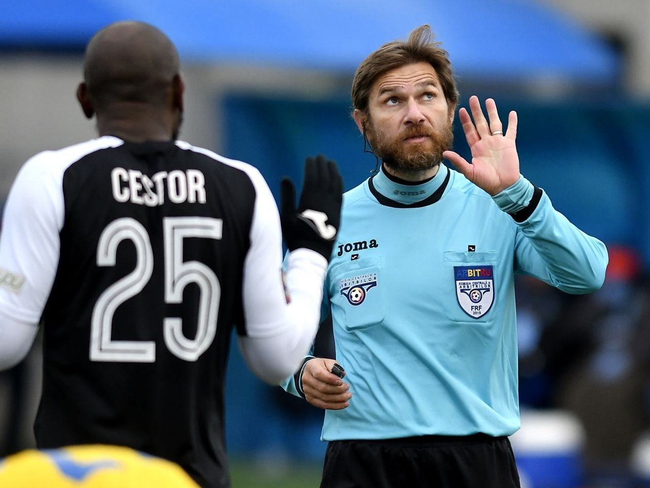 Imaginile momentului! Alexandru Tudor a revenit la centru și l-a ”copiat” pe Gigi Becali! Cum arată acum arbitrul_8