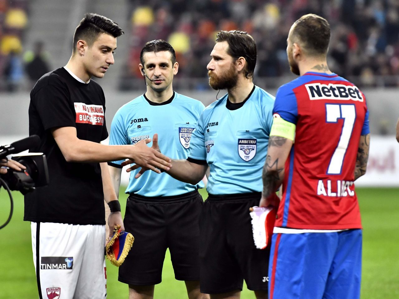 Imaginile momentului! Alexandru Tudor a revenit la centru și l-a ”copiat” pe Gigi Becali! Cum arată acum arbitrul_11
