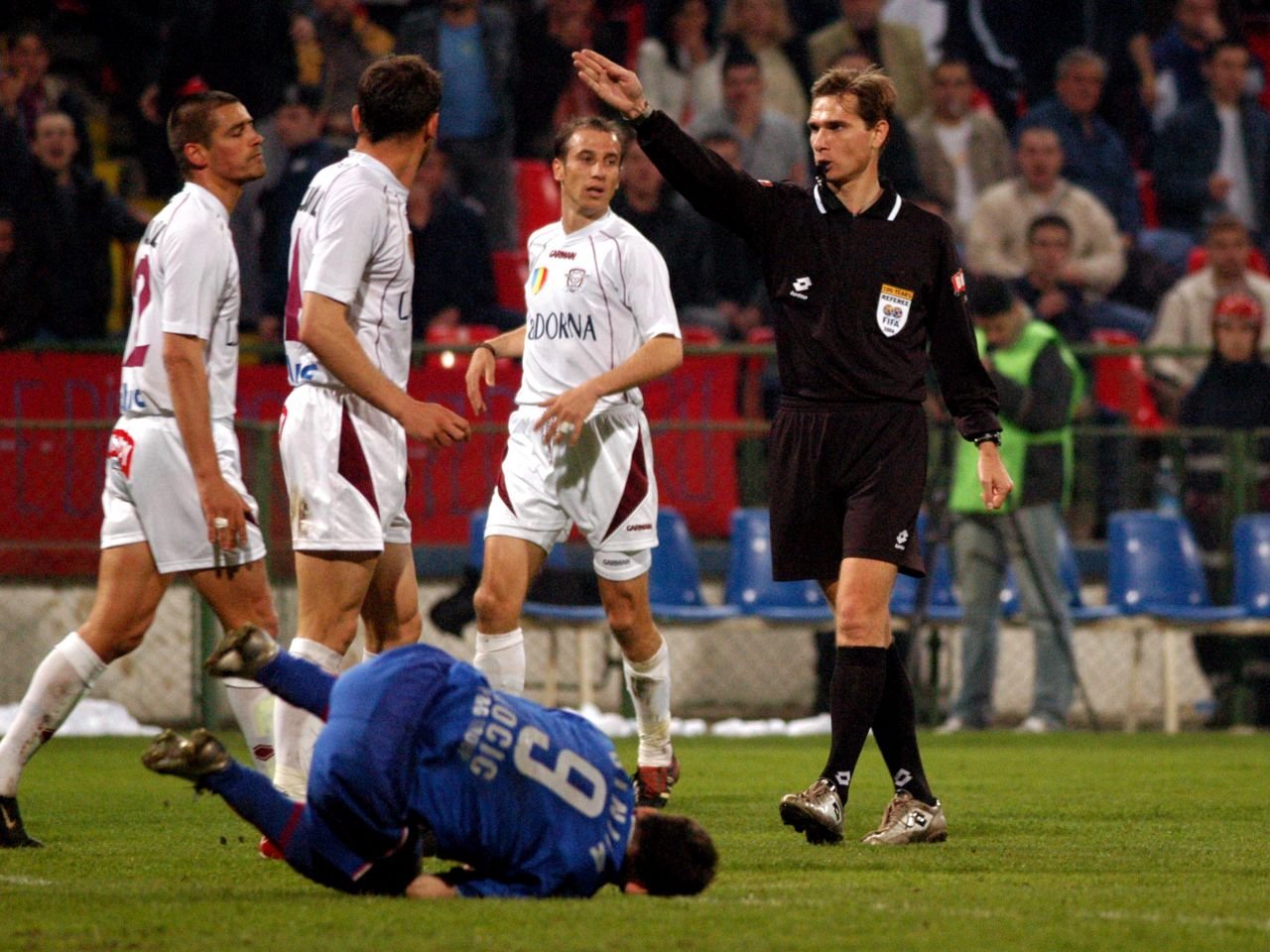 Imaginile momentului! Alexandru Tudor a revenit la centru și l-a ”copiat” pe Gigi Becali! Cum arată acum arbitrul_13