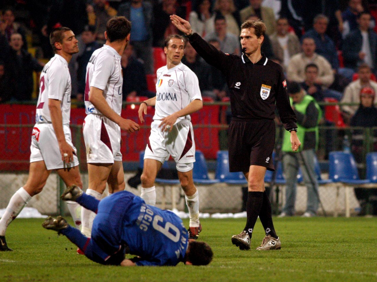 Imaginile momentului! Alexandru Tudor a revenit la centru și l-a ”copiat” pe Gigi Becali! Cum arată acum arbitrul_13