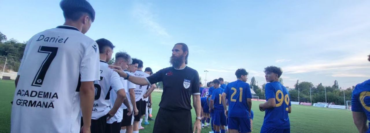 Imaginile momentului! Alexandru Tudor a revenit la centru și l-a ”copiat” pe Gigi Becali! Cum arată acum arbitrul_1