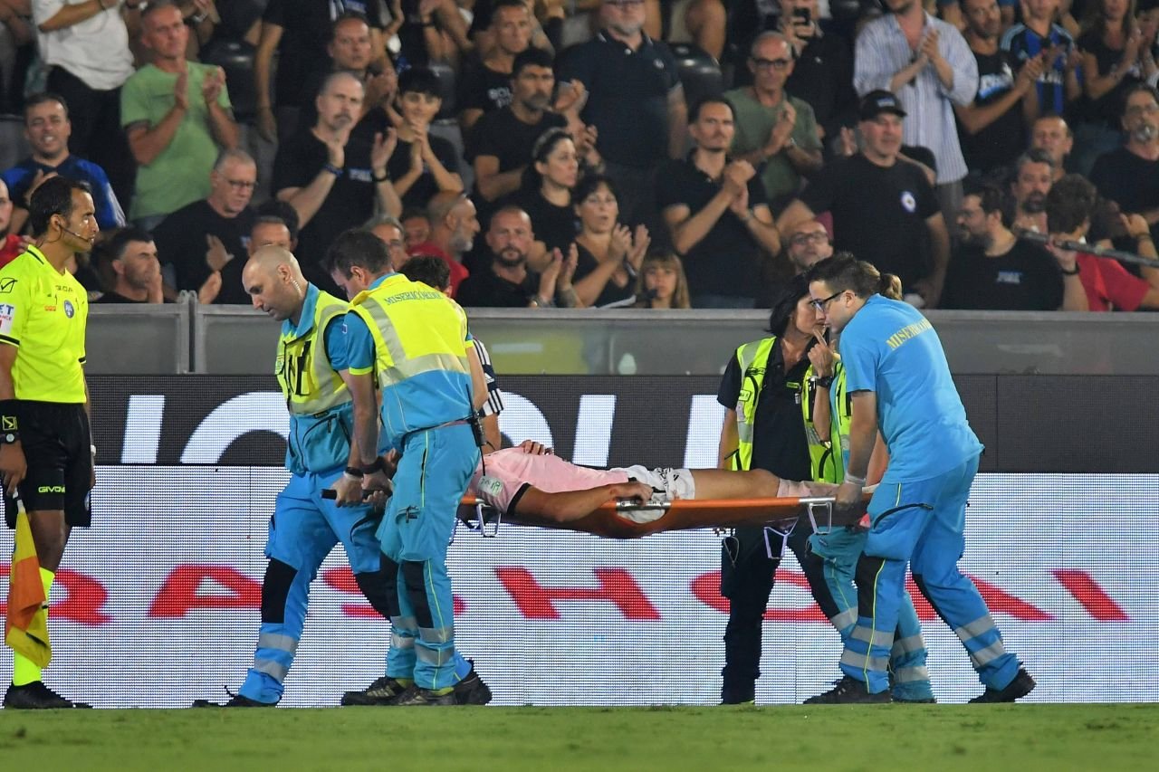Seară de coșmar pentru Ionuț Nedelcearu! Și-a dat autogol, apoi a ajuns la spital plin de sânge, scos pe targă de pe teren