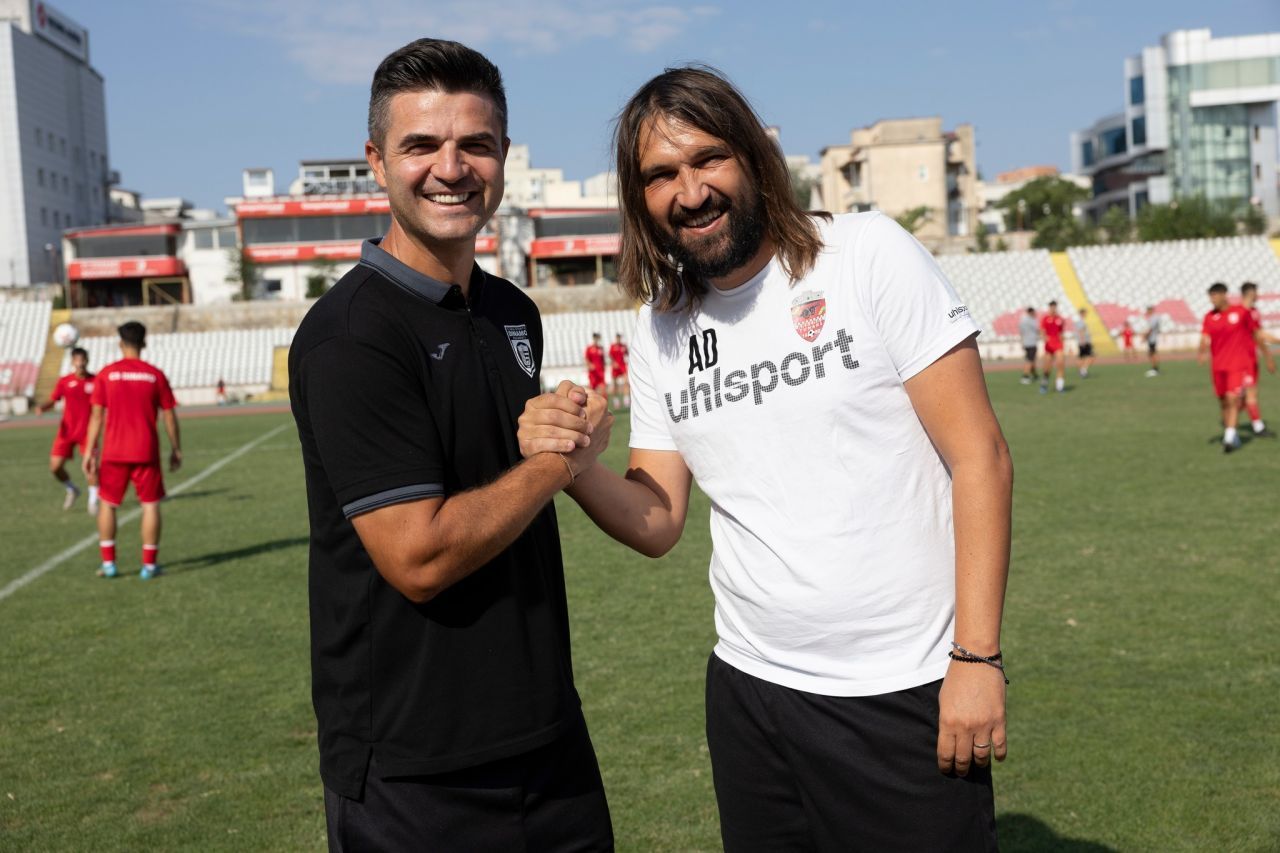 Încă se joacă fotbal pe stadionul din Ștefan cel Mare! Cât s-a încheiat CS Dinamo - CS Tunari, echipe antrenate de Florin Bratu și Dan Alexa_1