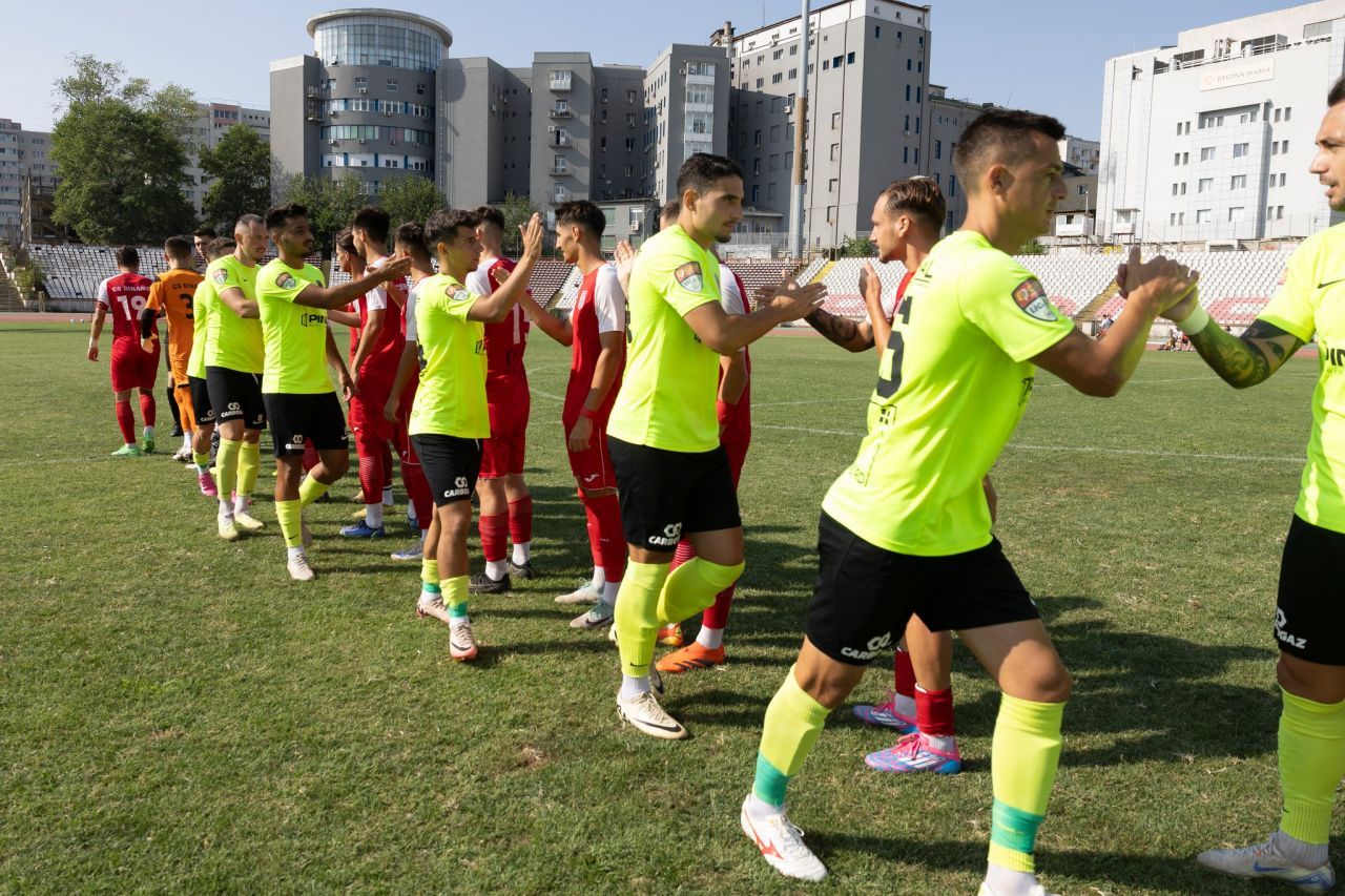 Încă se joacă fotbal pe stadionul din Ștefan cel Mare! Cât s-a încheiat CS Dinamo - CS Tunari, echipe antrenate de Florin Bratu și Dan Alexa_4